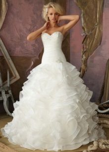Lush wedding dress with frill