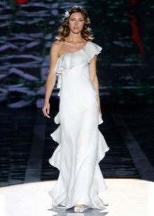 Dress with frill on one shoulder and a skirt on the back