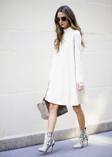 Mainit na A-Line Dress