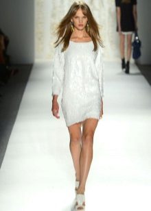 White tunic dress at a fashion show