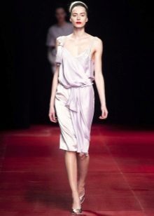 Čikāgas asimetriskā kleita