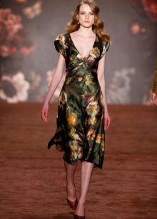 Dress sheath in the style of colorful