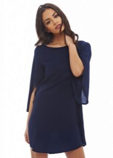 Dress with wide sleeves for a pear-like figure