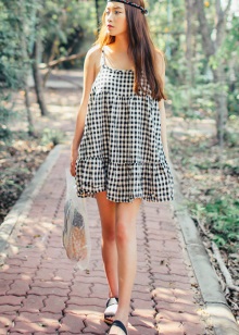 Short dress in a small cage