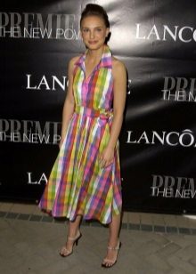 Mid-length dress in a checkered dress