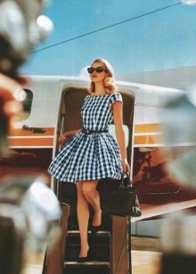 Accessories and decorations for a plaid dress