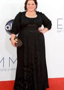 Abito da pavimento nero a tre quarti con maniche