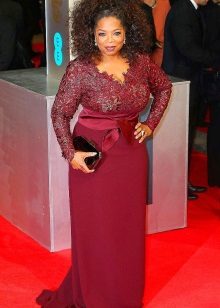 Abito lungo bordeaux in pizzo e manica per intero