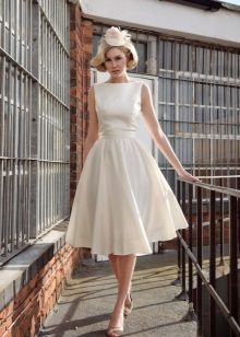 Hat for a dress in the style of a new bow