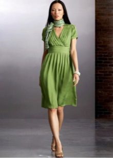 Bracelet and scarf for a pleated dress