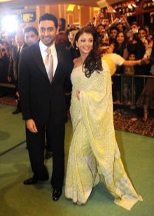 Green dress with white embroidery Aishwarya Rai