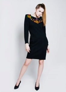 Embroidered knitted dress