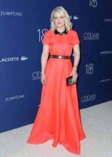 Spring shirt dress with a red carpet