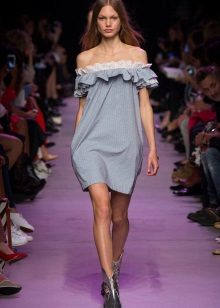 Everyday dress with half sleeves