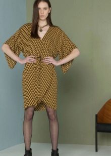 Zabalte šaty se širokým rukávem