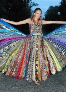 Dress from ties to the floor