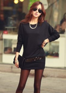 Wie man ein Fledermauskleid trägt - Accessoires