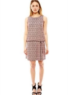 Mid-rise low waist dress with a straight skirt