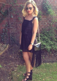 Tilbehør til en svart kjole-sundress