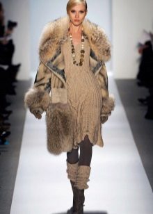 Woolen dress with beads