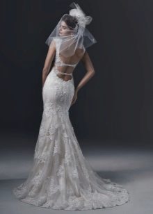 Double openwork neckline on the back of a wedding dress