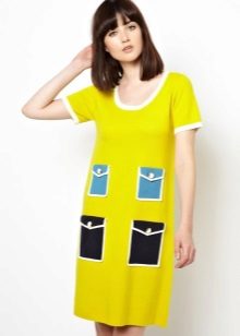 A 60s-style yellow dress with blue and black fake pockets