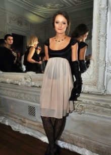 Jewelry for an empire dress