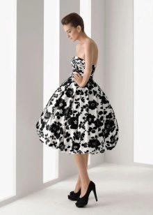 Dress in the style of the 50s magnificent