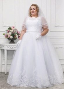 Large veil wedding dress