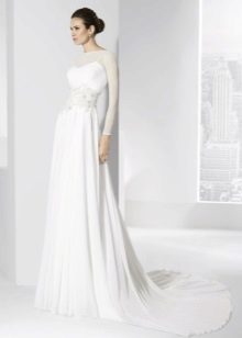 Simple floor-length wedding dress