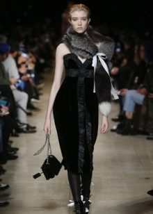 Accessories for a fitted dress