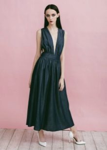 Slim Flare Dress with Low Cut