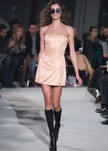 The fitted dress is summer open