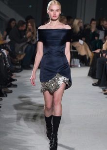 Fitted dress straight with lowered sleeves