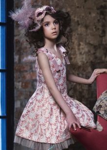 Short retro dress magnificent for the girl