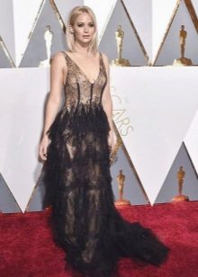 Robe longue à la mode avec une frange de la saison printemps-été 2016