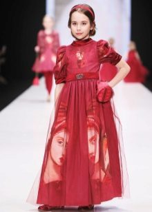 Elegant dress for the girl long closed