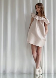 short dress with flounces for a teenager