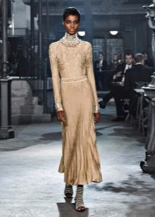 Hiasan untuk pakaian lantai beige