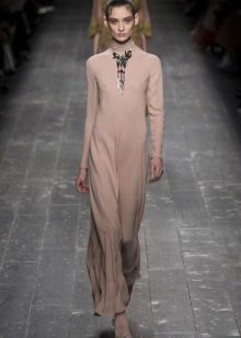 Hiasan untuk pakaian beige yang tertutup