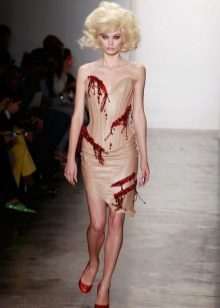 Kasut merah untuk pakaian beige