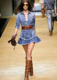 Shoes for a short denim shirt dress