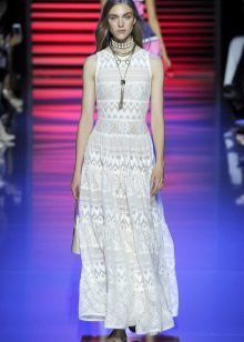 Decoration for a white lace dress