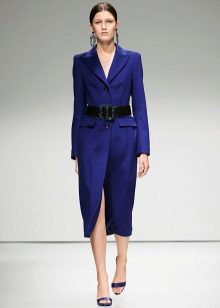 Straight midi dress with a belt