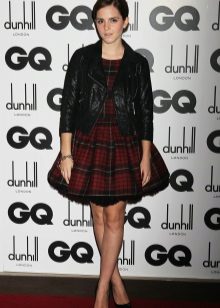 Nahkatakki häkissä olevalle mekolle