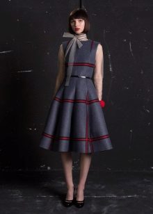 Kengät koriin häkissä