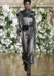 Transparent gray tights to a gray dress