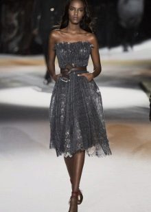 Brown belt to a gray dress