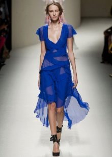 Black shoes for a blue dress