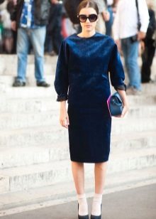 Shoes for a blue sheath dress